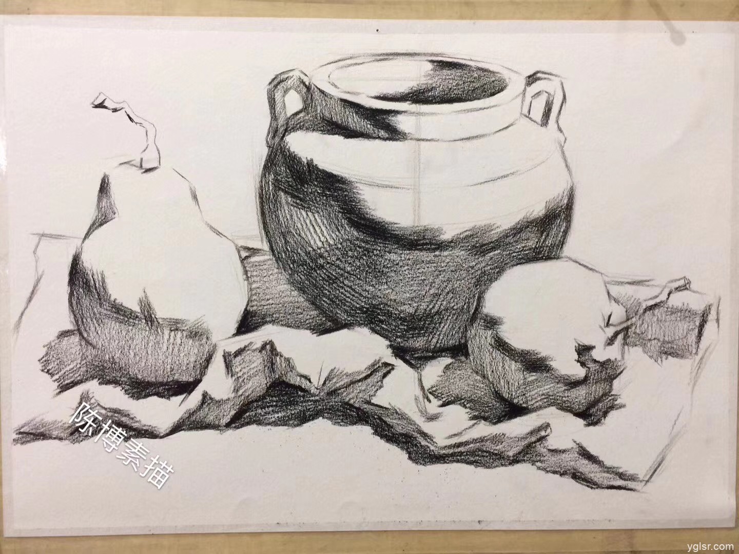 素描静物陶瓷缸和梨组合步骤图