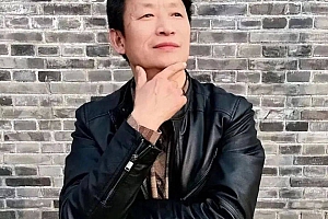 画家卢士杰:秋天话菊