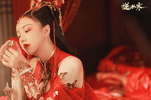 洛丽塔大哥变身小丫鬟,汉服掩不住超辣身材,网友:肉装张柏芝